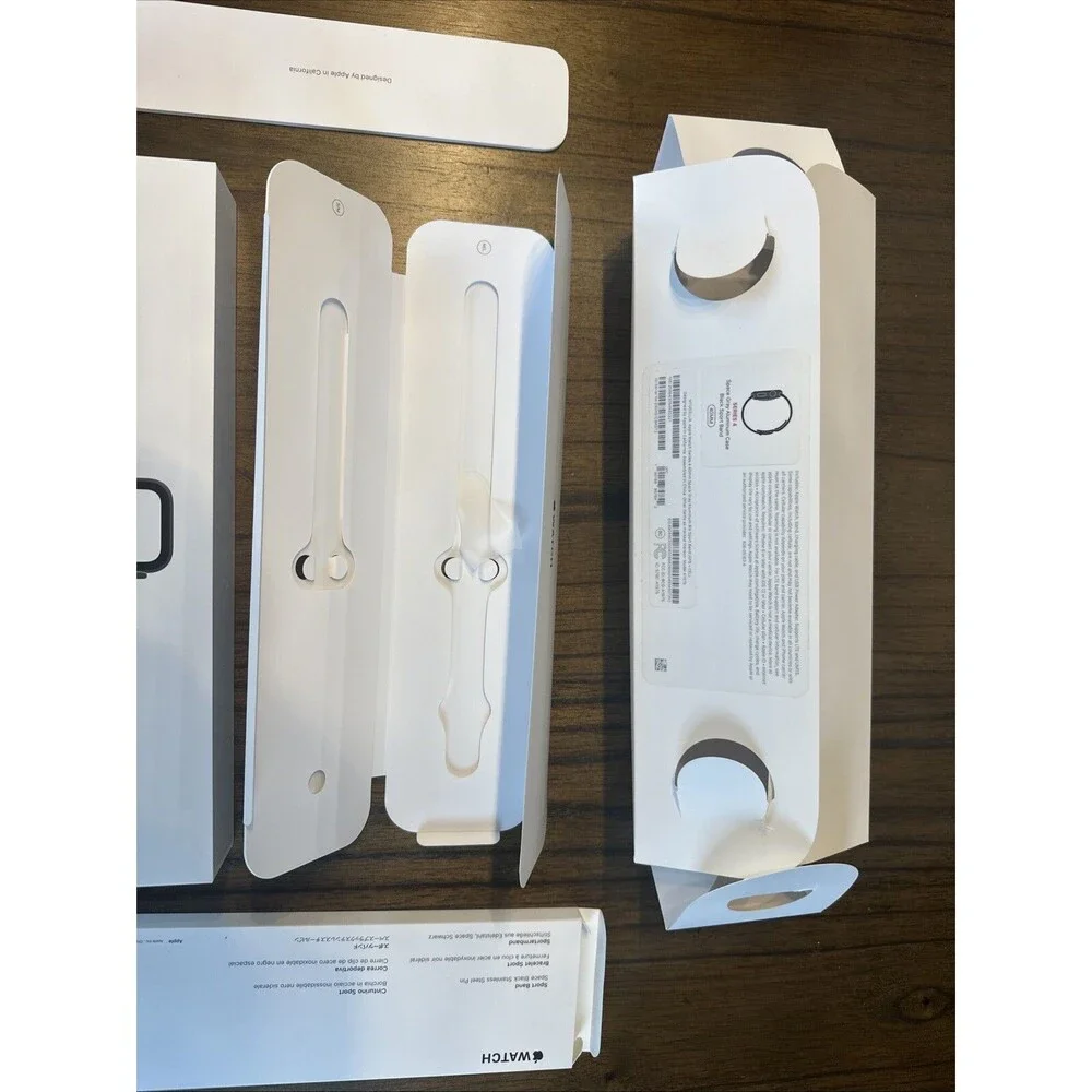 Box ONLY Apple Watch Series 4 - Space Gray Sport Band 40MM
